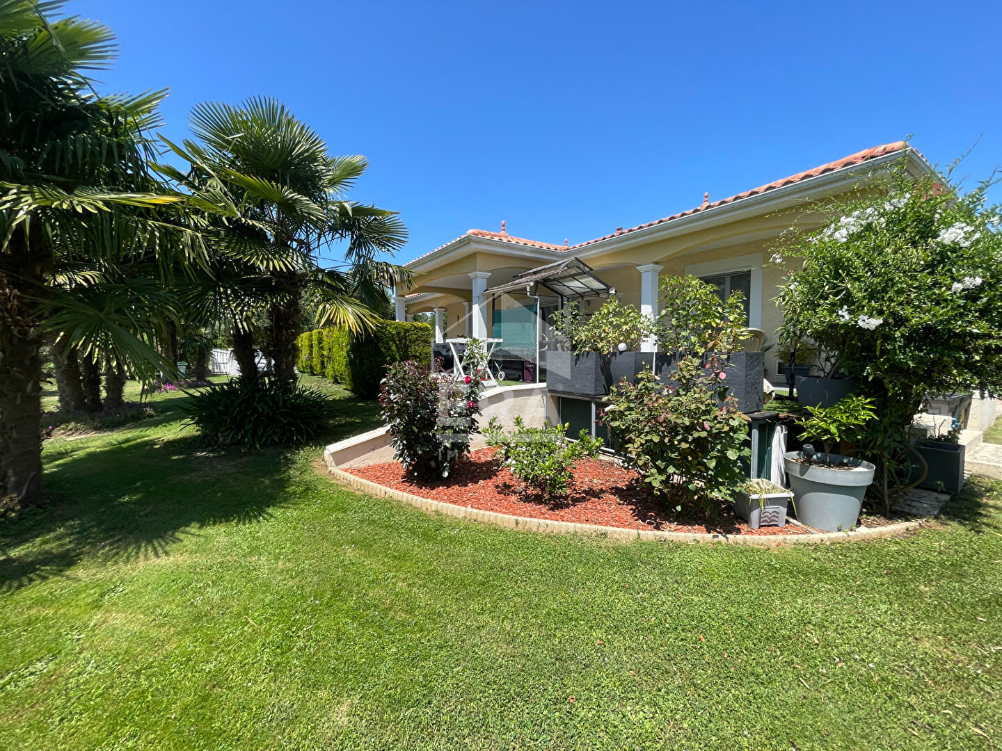 Agence immobilière de 
 ERA VAL ADOUR - ERA VAL D'ADOUR IMMOBILIER 
