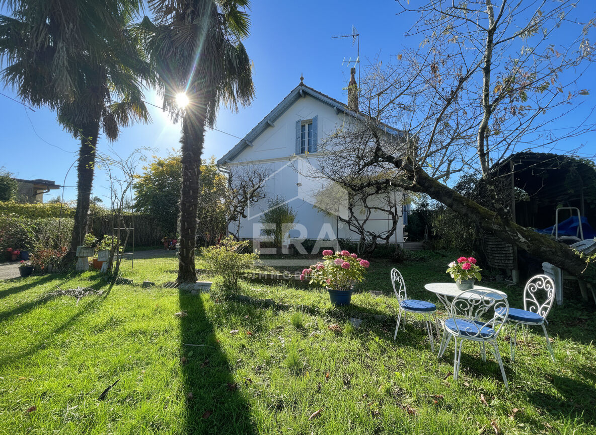 Agence immobilière de 
 ERA VAL ADOUR - ERA VAL D'ADOUR IMMOBILIER 
