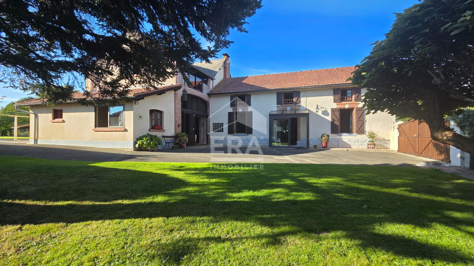 Agence immobilière de 
 ERA VAL ADOUR - ERA VAL D'ADOUR IMMOBILIER 
