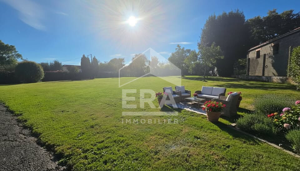 Agence immobilière de 
 ERA VAL ADOUR - ERA VAL D'ADOUR IMMOBILIER 
