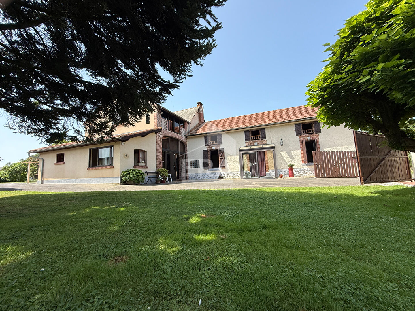 Agence immobilière de 
 ERA VAL ADOUR - ERA VAL D'ADOUR IMMOBILIER 
