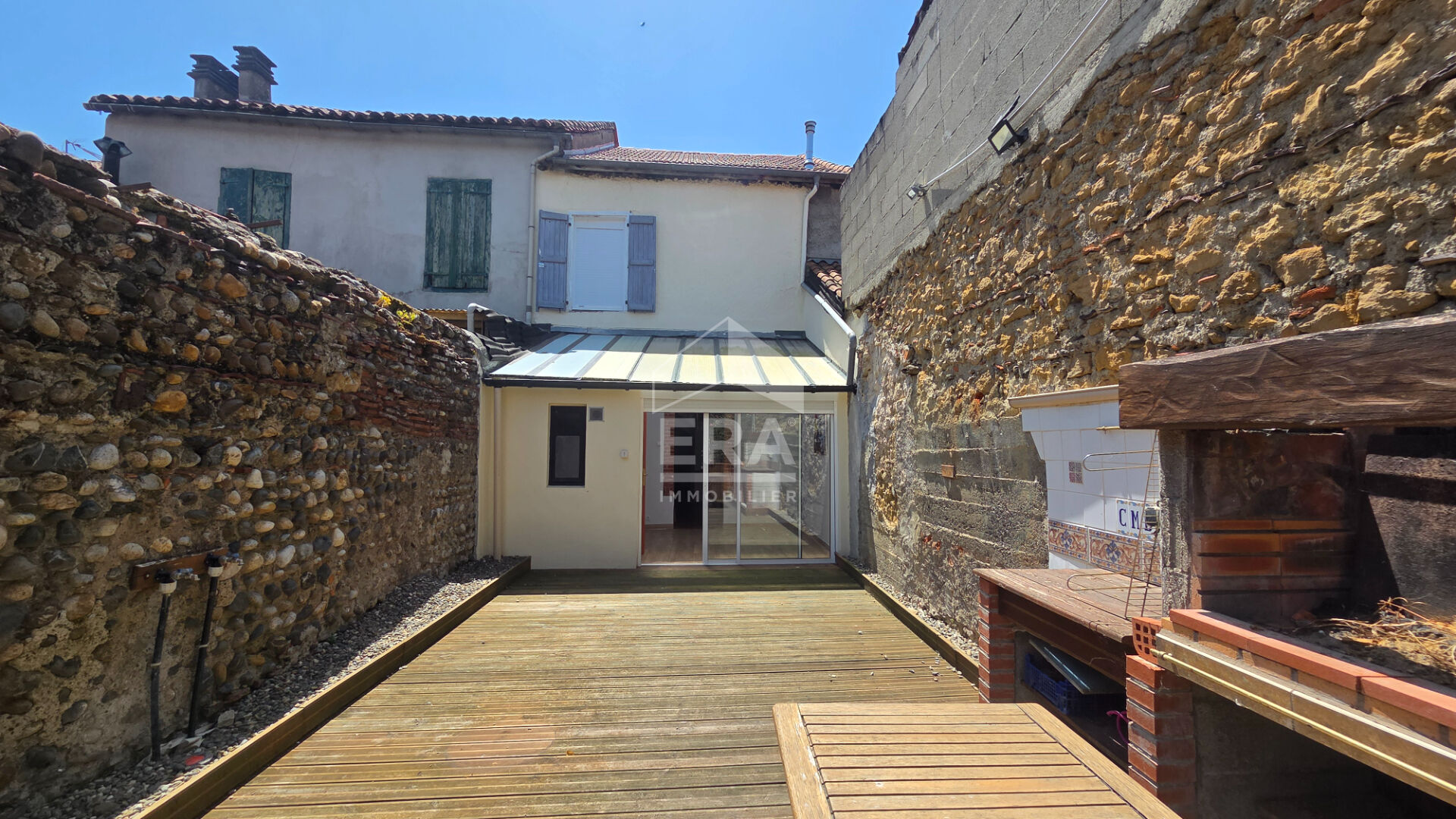 Agence immobilière de 
 ERA VAL ADOUR - ERA VAL D'ADOUR IMMOBILIER 
