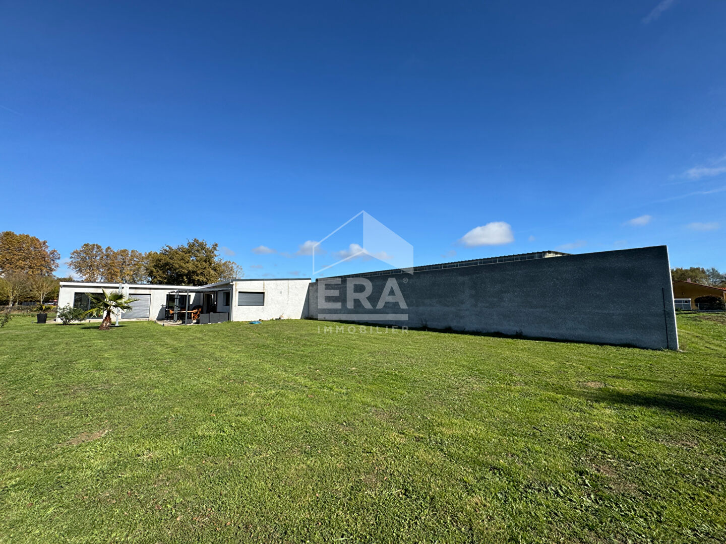 À vendre - Grand local récent de 770 m² sur terrain de 5 104 m² - Rabastens-de-Bigorre