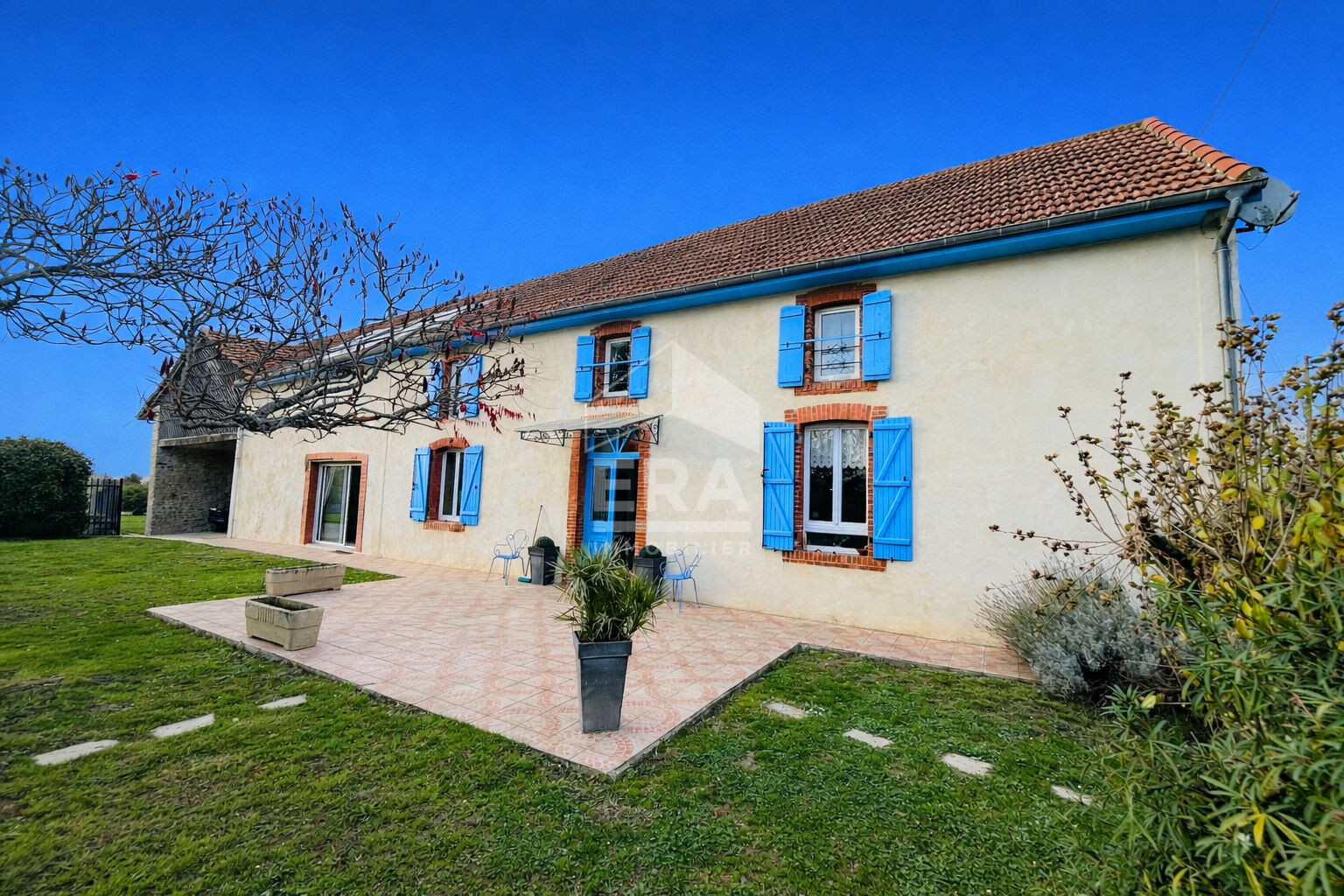 Agence immobilière de 
 ERA VAL ADOUR - ERA VAL D'ADOUR IMMOBILIER 
