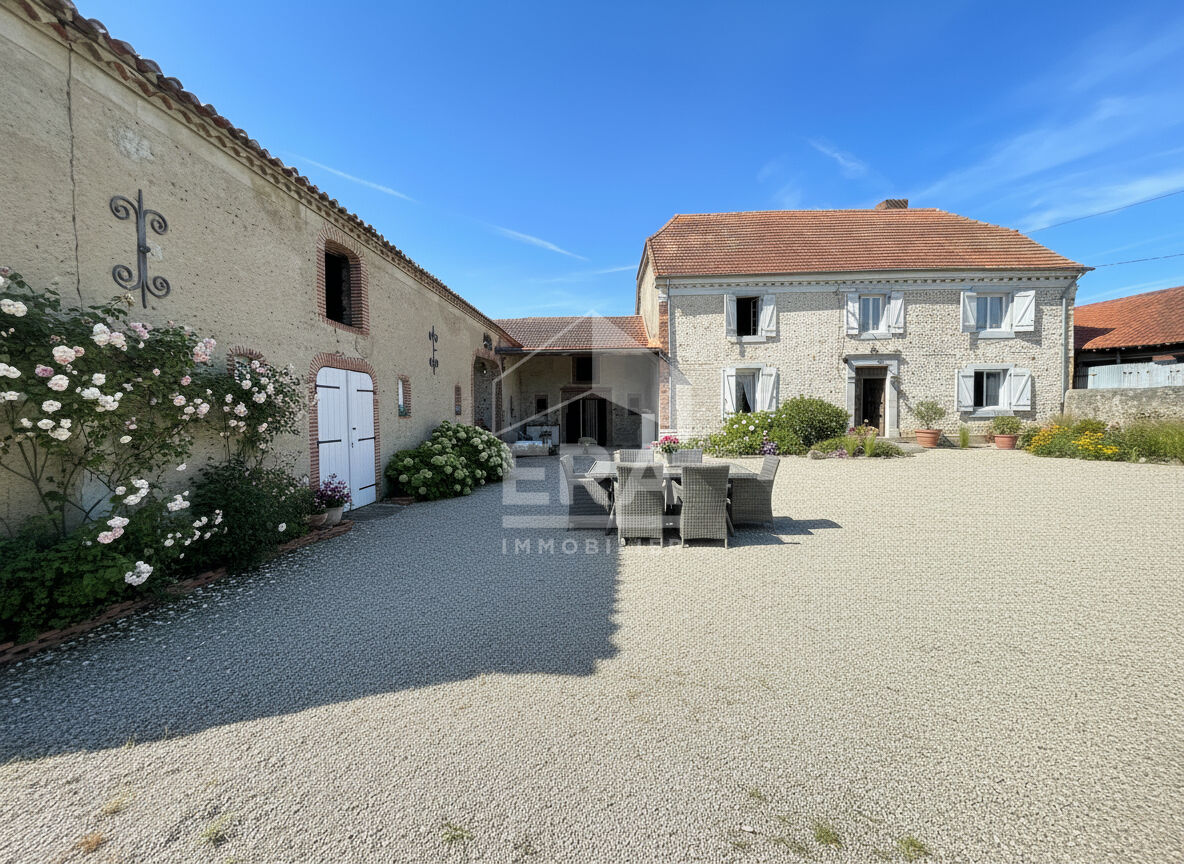 Agence immobilière de 
 ERA VAL ADOUR - ERA VAL D'ADOUR IMMOBILIER 
