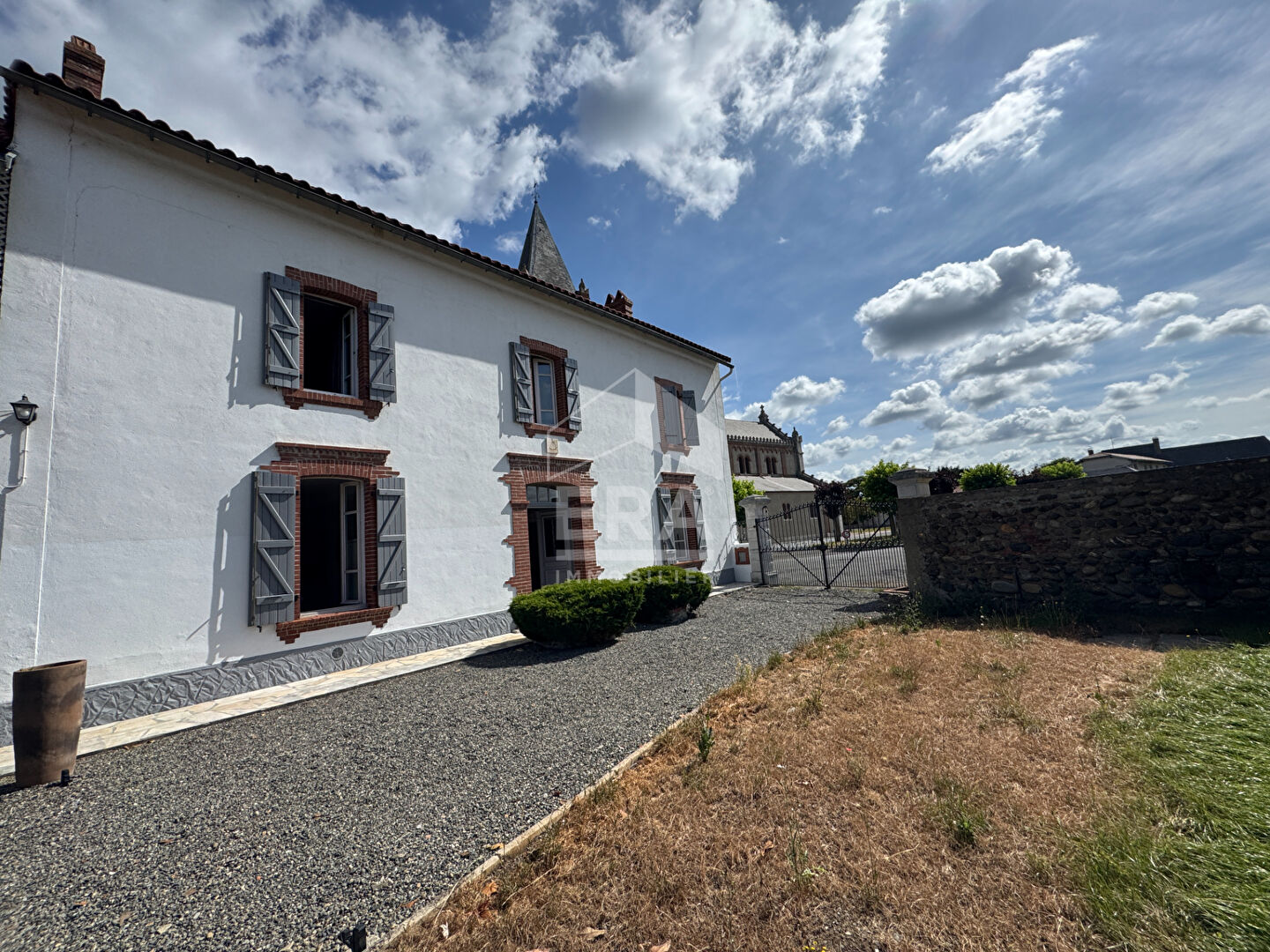 Agence immobilière de 
 ERA VAL ADOUR - ERA VAL D'ADOUR IMMOBILIER 
