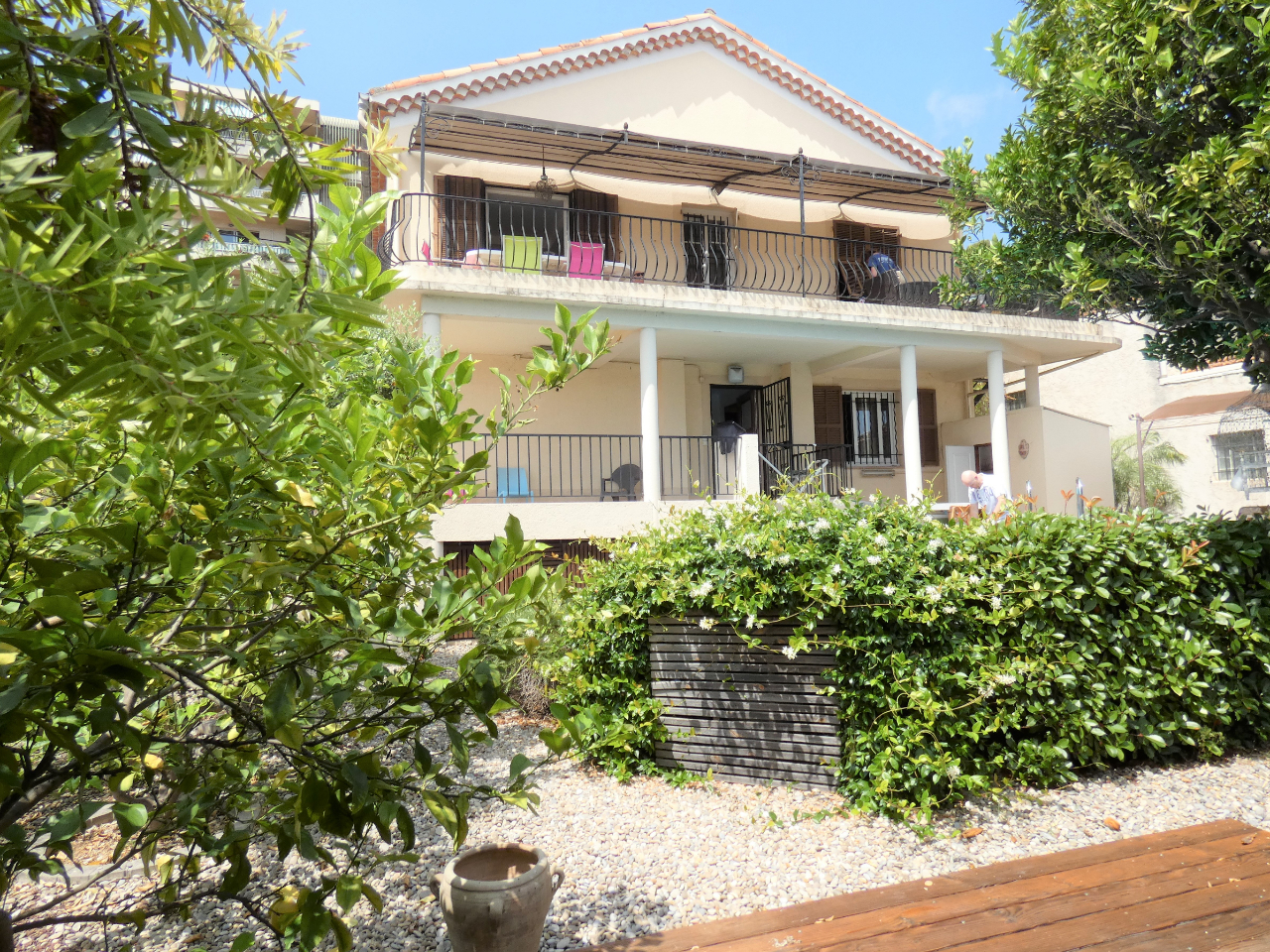 Maison Saint Laurent Du Var 7 pièce(s) 210 m2 Piscine Vue mer Saint