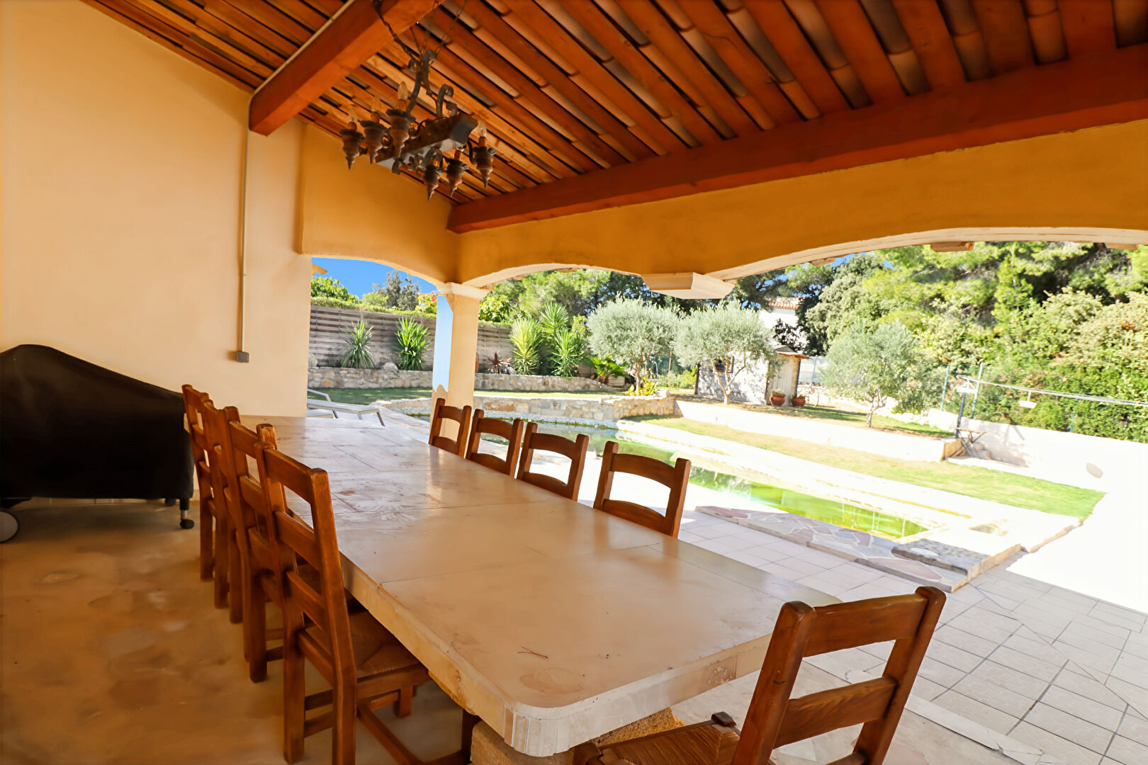 Photo Maison Rognac 7 pièce(s) 277 m2 image 2/6