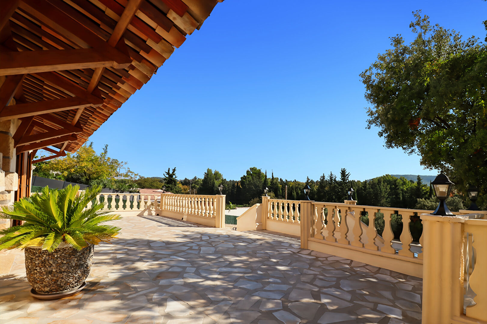 Photo Maison Rognac 7 pièce(s) 277 m2 image 5/6