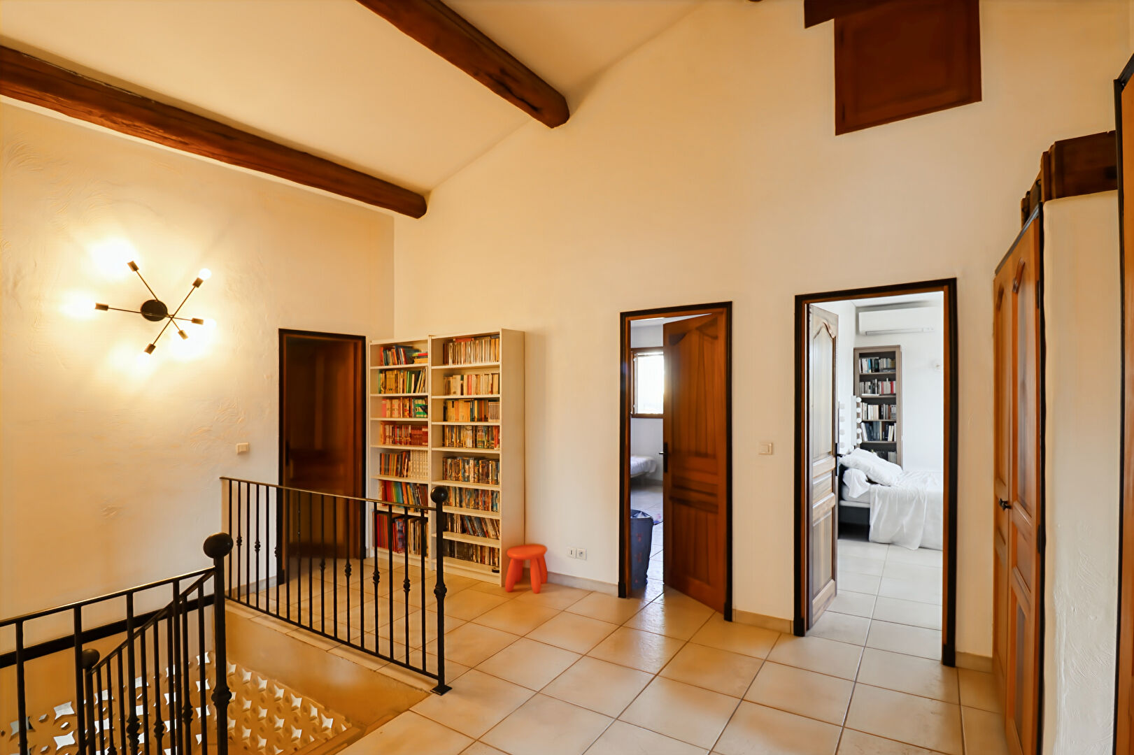 Photo Maison Rognac 7 pièce(s) 277 m2 image 6/6