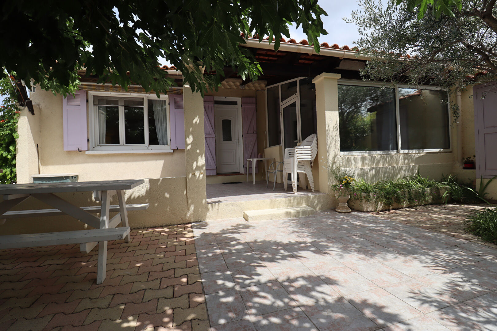 Maison plain pied à Marignane T 4/5   86m2 avec Studio .visite virtuelle :  https://youtu.be/uVDsW7_G1_I