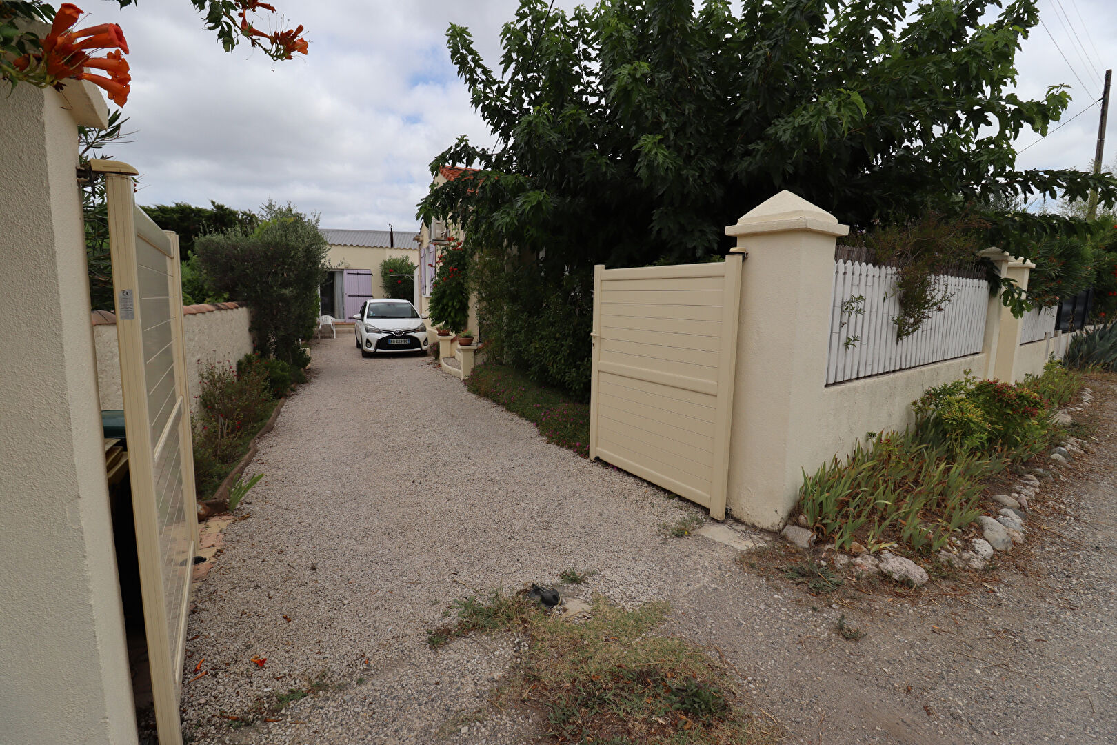 Photo Maison plain pied à Marignane T 4/5   86m2 avec Studio .visite virtuelle :  https://youtu.be/uVDsW7_G1_I image 2/6