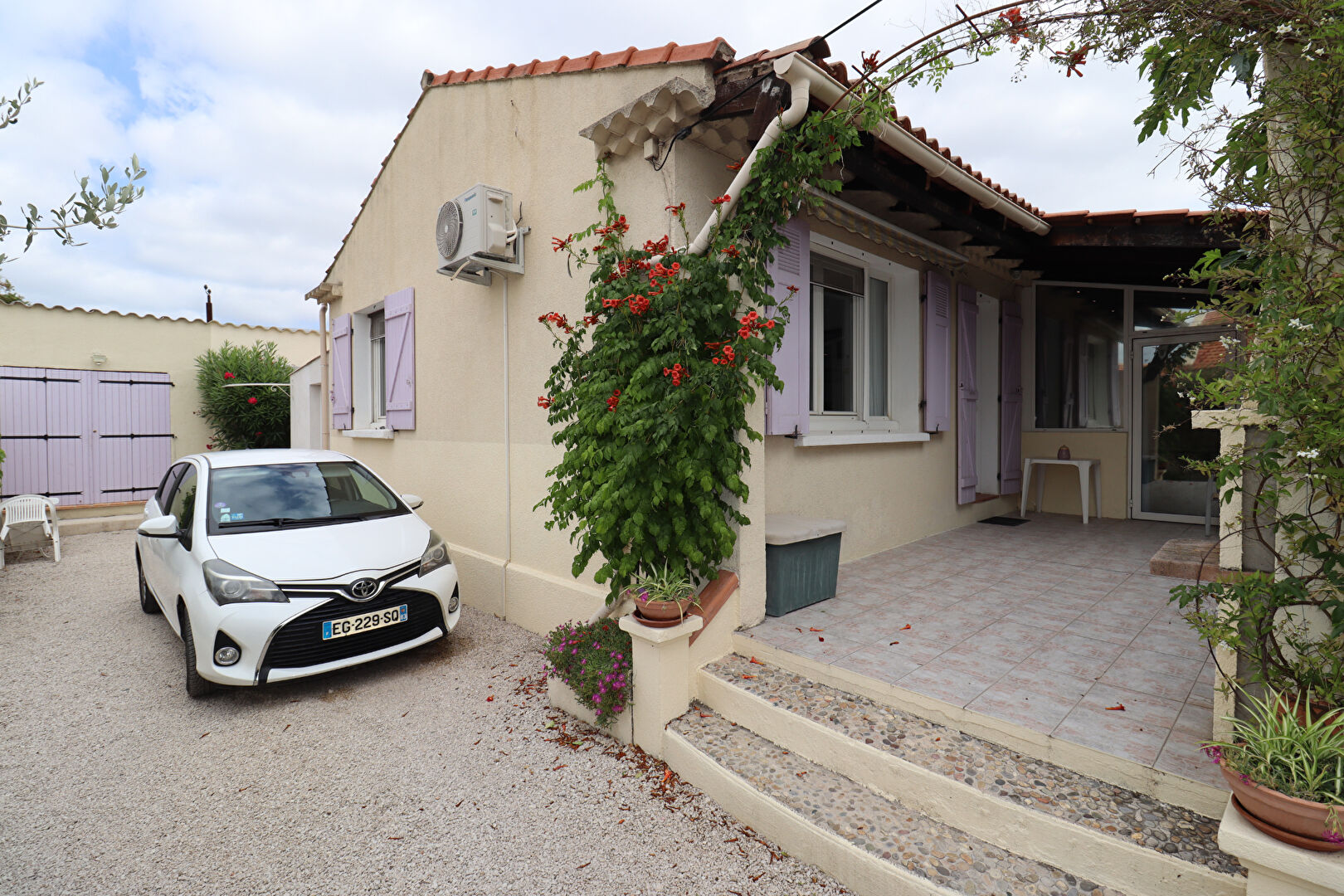 Photo Maison plain pied à Marignane T 4/5   86m2 avec Studio .visite virtuelle :  https://youtu.be/uVDsW7_G1_I image 4/6