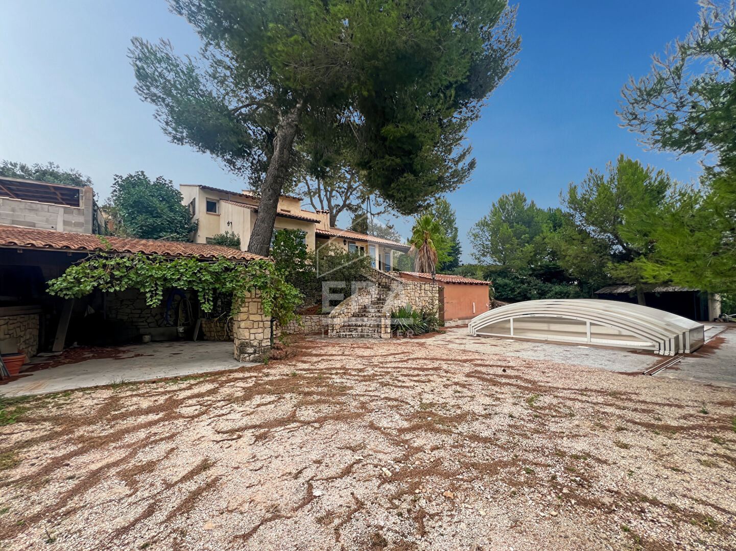 Photo Maison Rognac 5 pièces 160 m2 image 1/6
