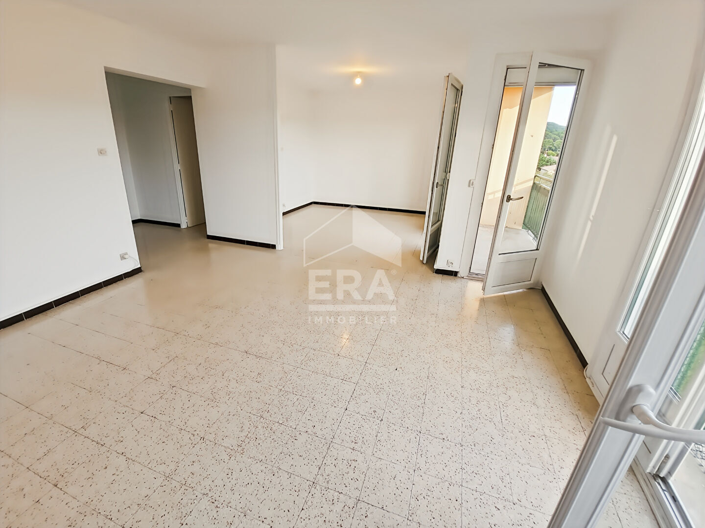 Photo Appartement Salon De Provence 4 pièce(s) 67m2 image 2/6