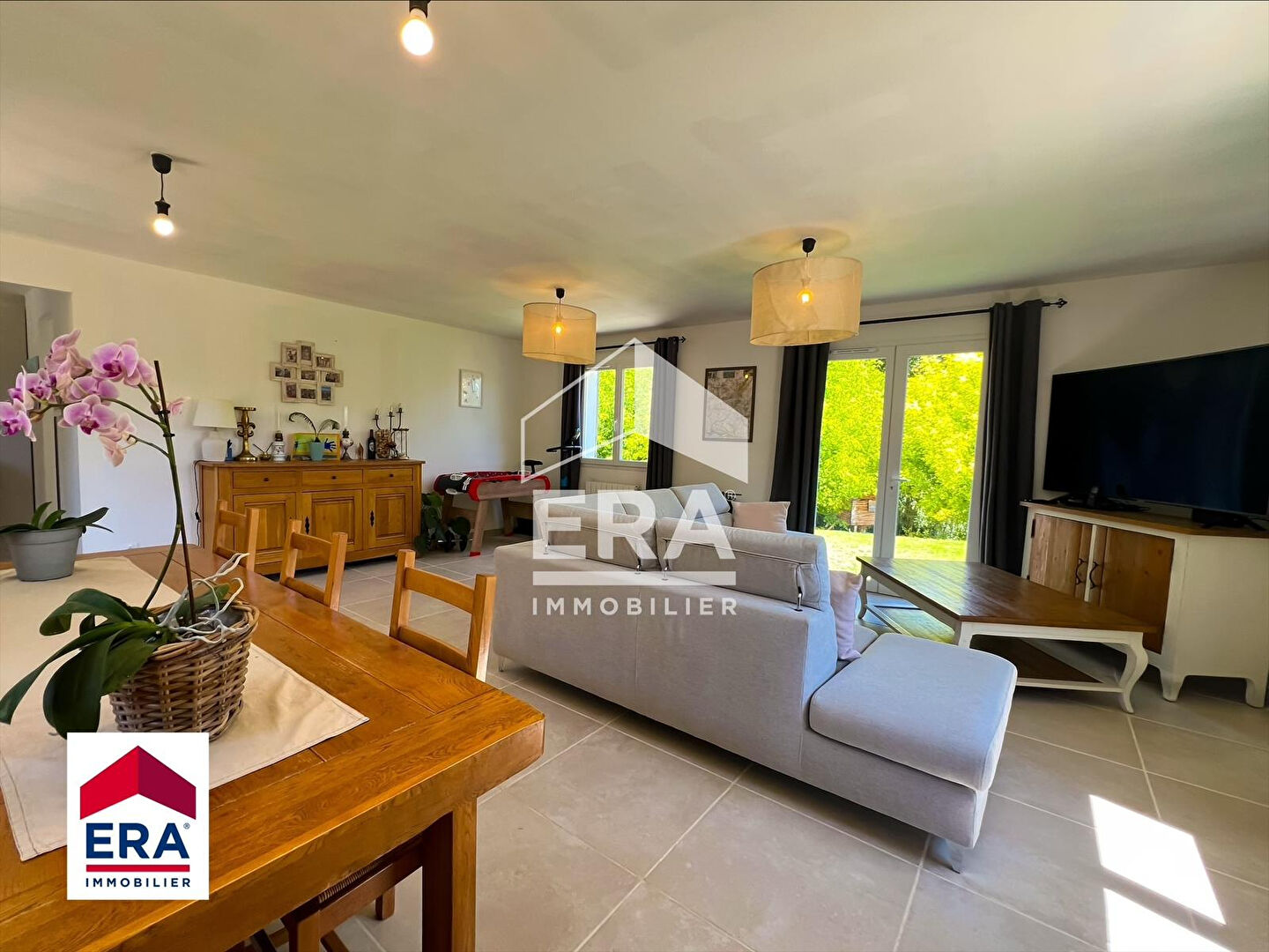 Photo Superbe villa récente bordée d'un petit ruisseau image 4/6