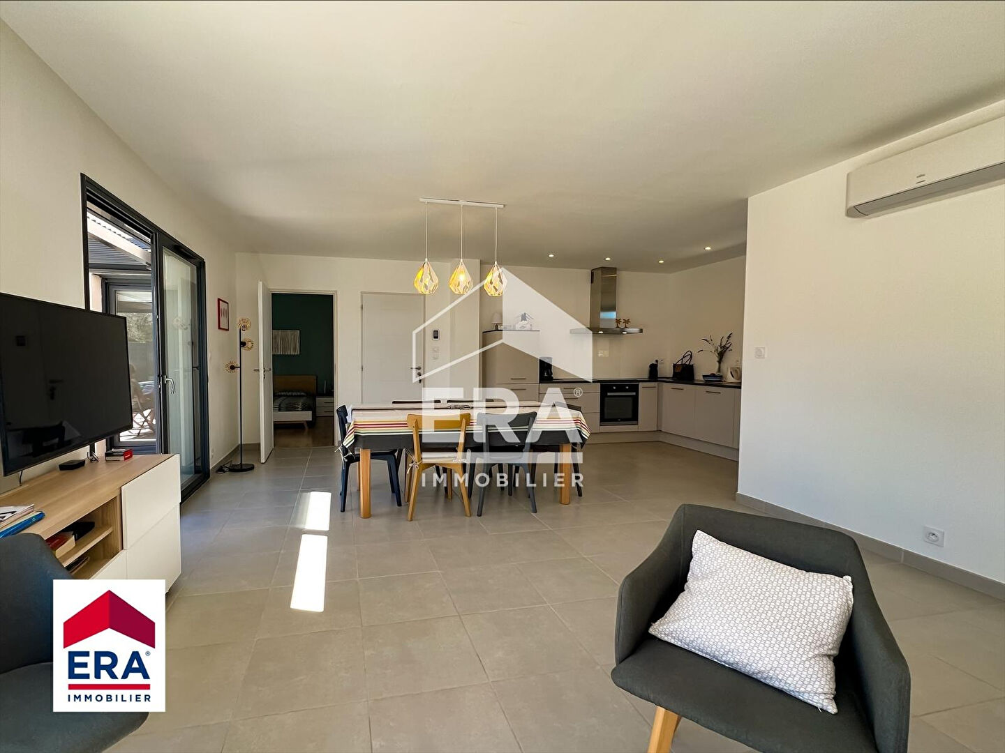 Photo Maison moderne de 100 m2 avec piscine image 3/6