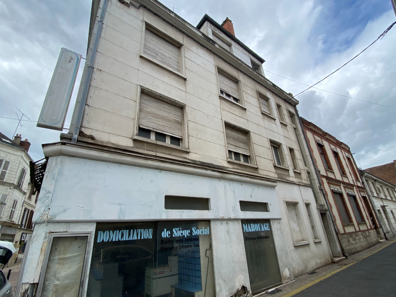 Photo Immeuble Montereau Fault Yonne - 3 F2 et 1 local commercial image 2/4