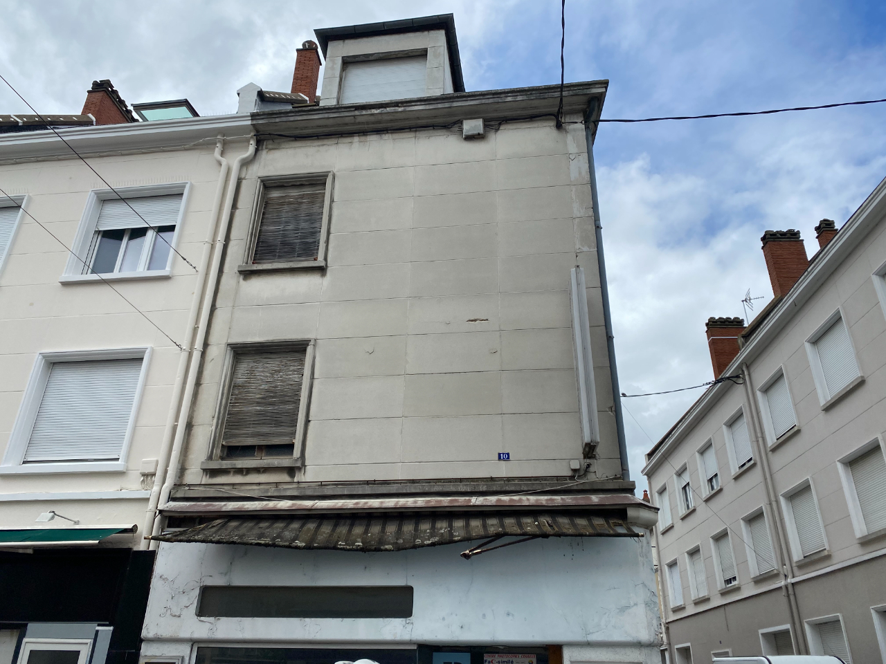 Photo Immeuble Montereau Fault Yonne - 3 F2 et 1 local commercial image 3/4
