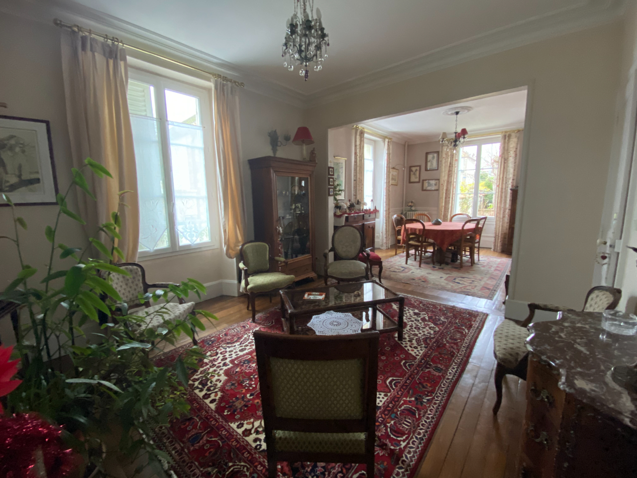 Maison familiale à Villeneuve La Guyard 7 pièce(s) 216 m2