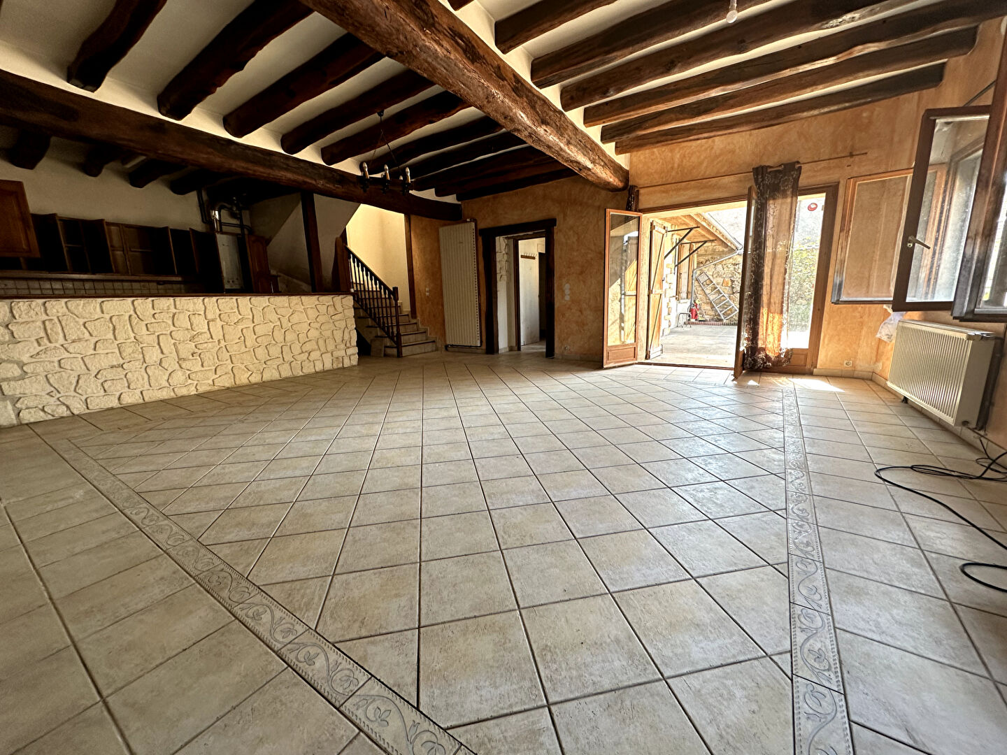 Maison familiale Villeneuve La Guyard 8 pièce(s) 202 m2