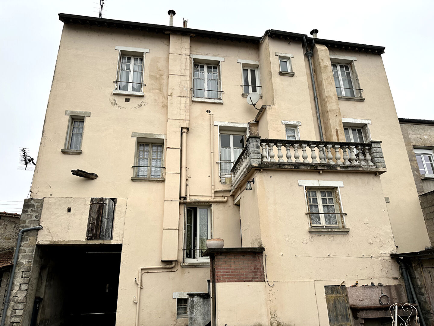 Photo Immeuble Montereau Fault Yonne 9 pièce(s) 9 m2 image 2/6