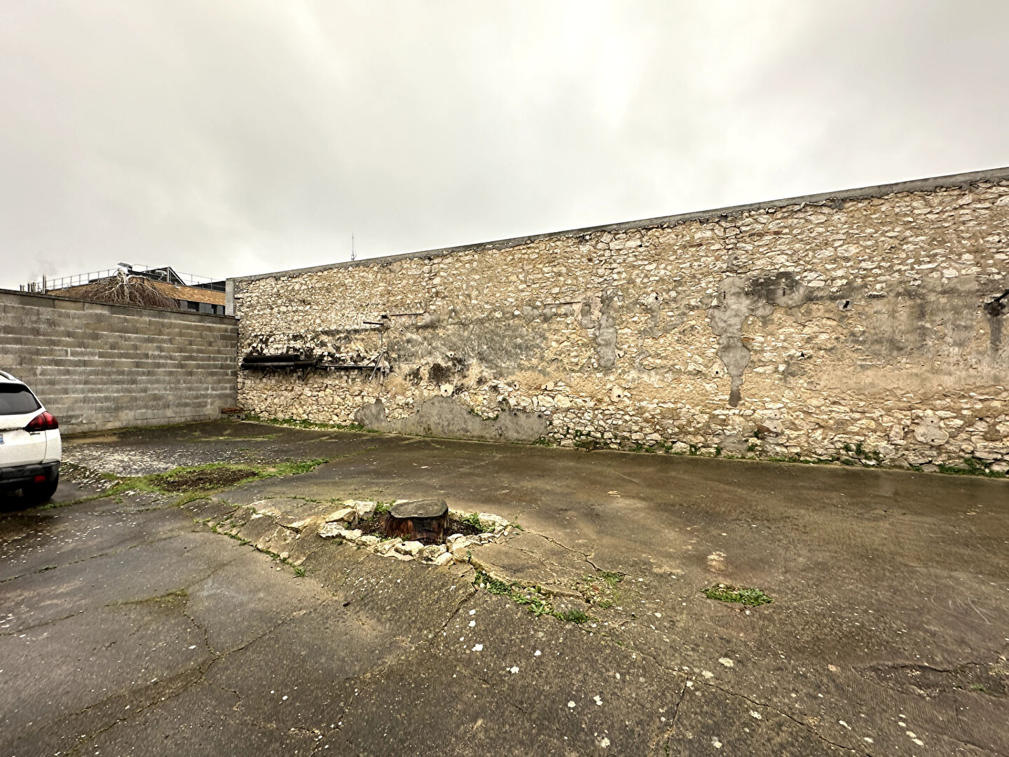 Photo Immeuble Montereau Fault Yonne 9 pièce(s) 9 m2 image 4/6