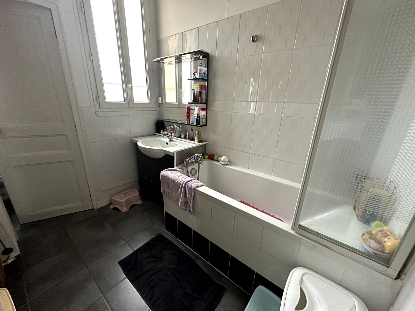 Photo Immeuble Montereau Fault Yonne 9 pièce(s) 9 m2 image 5/6