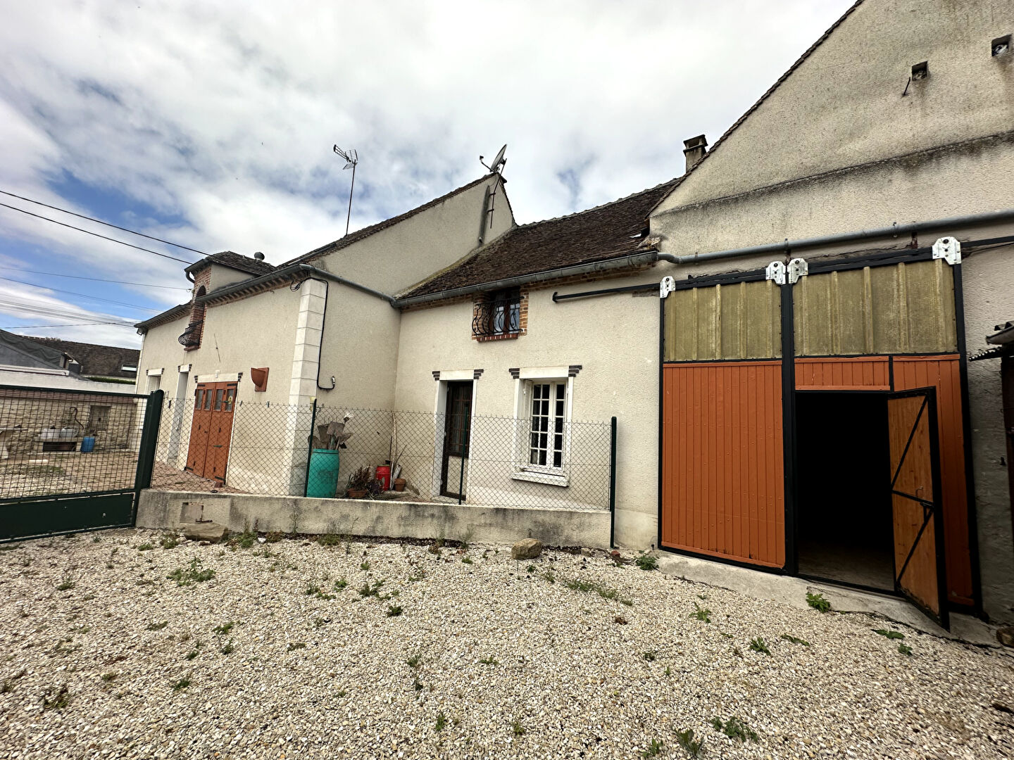 Photo Maison Vimpelles avec dépendances 152m2 image 1/6