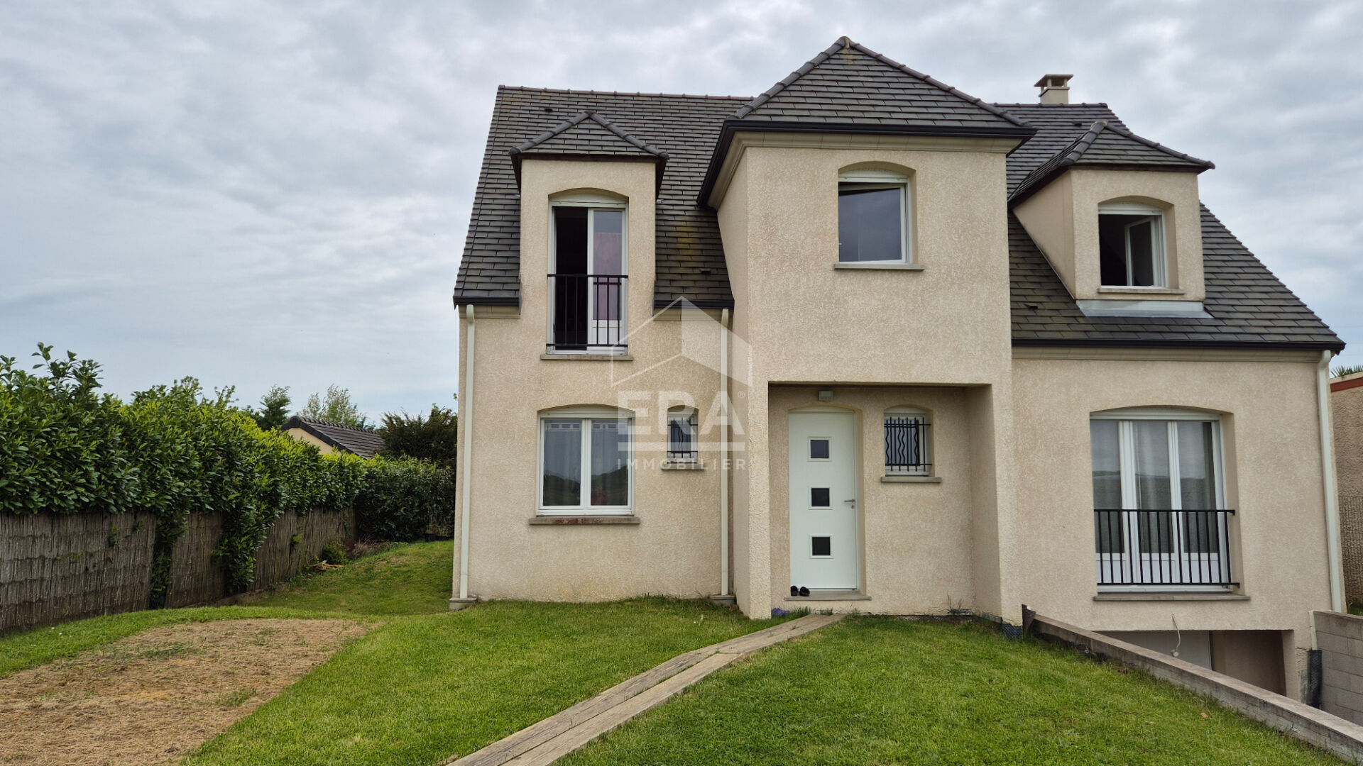 Photo Maison Grisy Suisnes 7 pièce(s) 159 m2 image 1/6