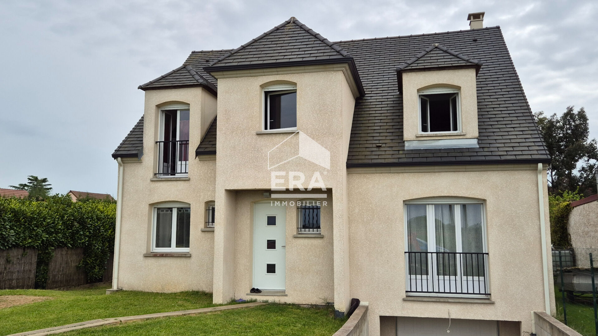 Photo Maison Grisy Suisnes 7 pièce(s) 159 m2 image 2/6