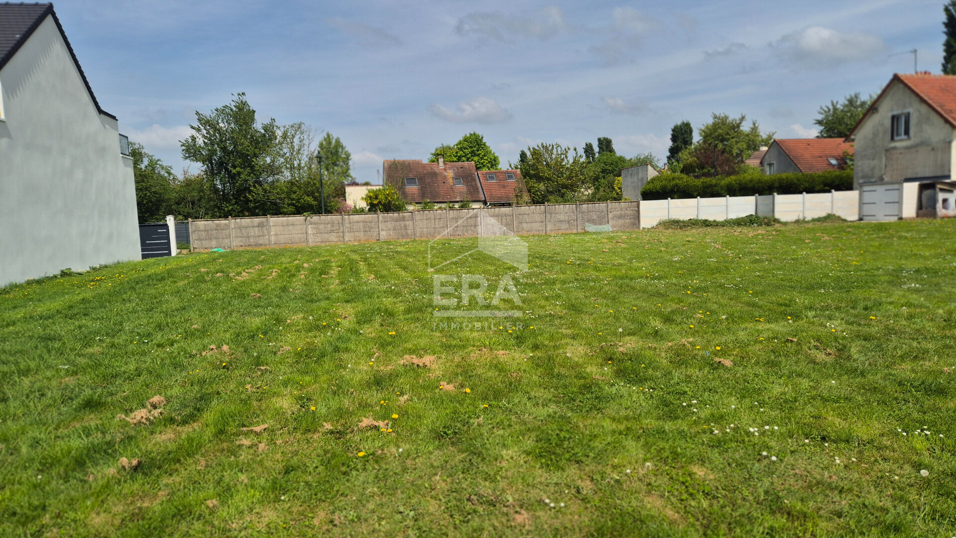 Photo Terrain proche  Brie Comte Robert 830 m2 image 1/2