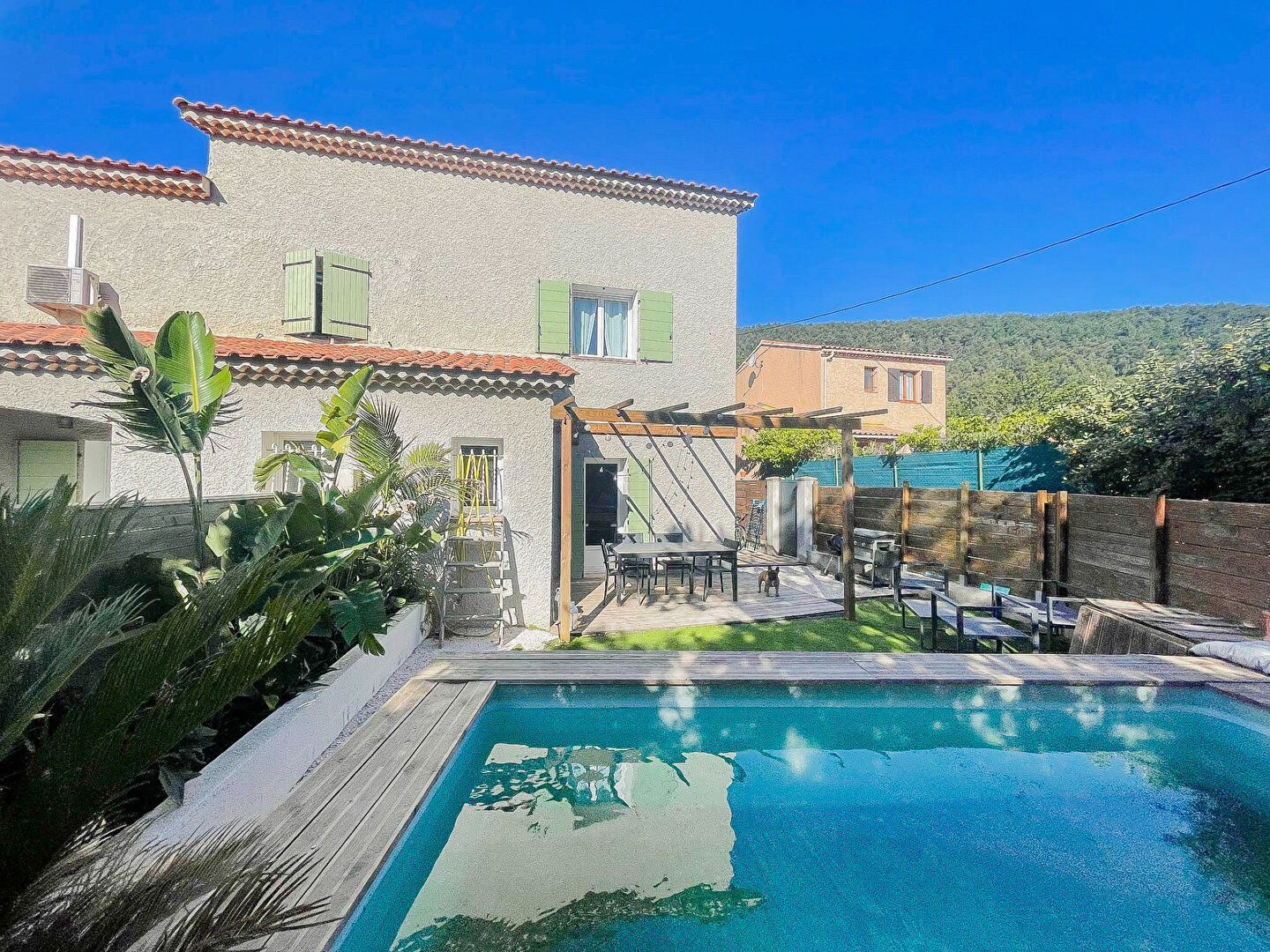 Maisonnette à Sollies Pont avec jardin et piscine