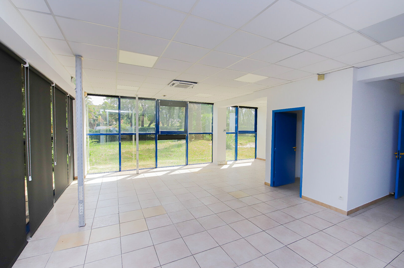 Local commercial - Hyères 221,8 m²