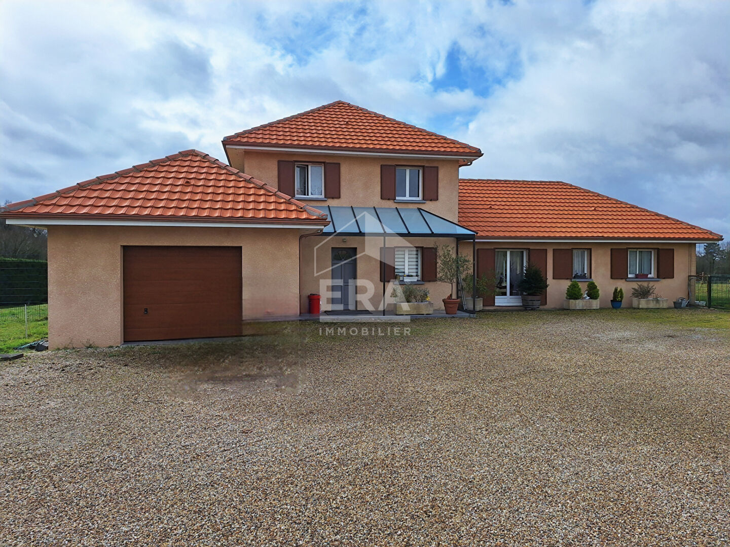 Maison individuelle avec garage atelier à 10 minutes de Montpon Ménestérol et 35 minutes de Bergerac..