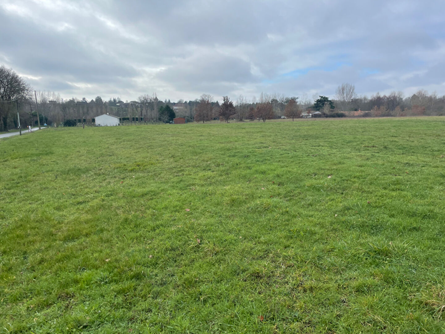 Photo Terrain constructible proche Montpon Menesterol image 2/2