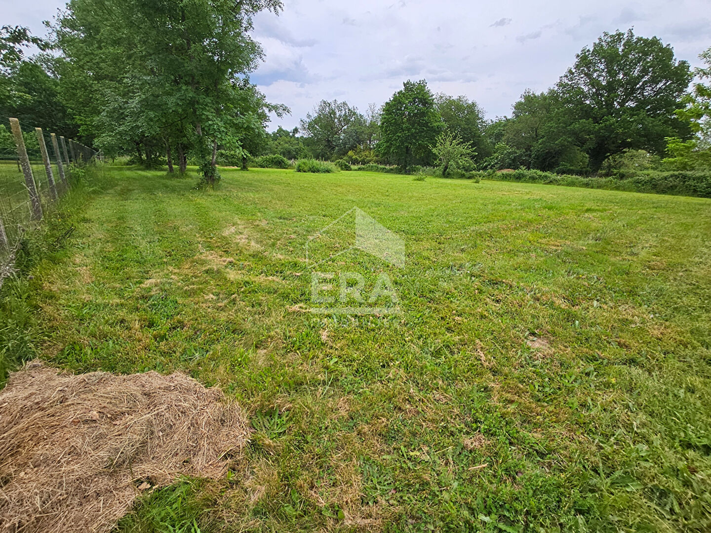 Photo Terrain constructible au calme en seconde ligne image 2/4