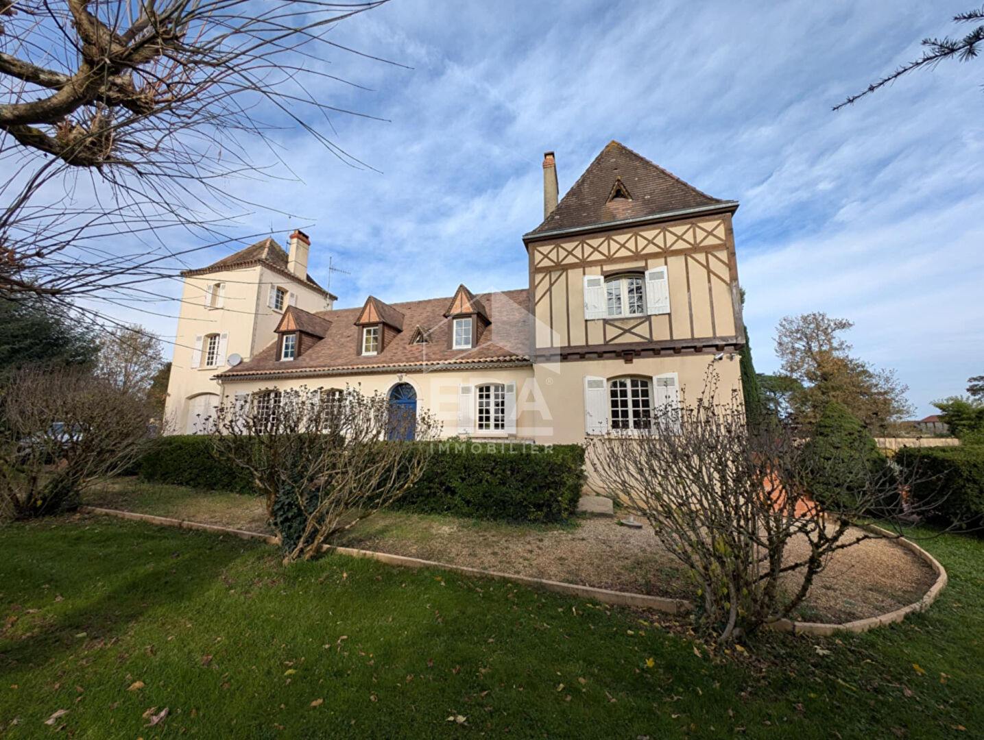 Maison à vendre d'exception à Montpon-Ménestérol - 11 pièces, 8 chambres, piscine