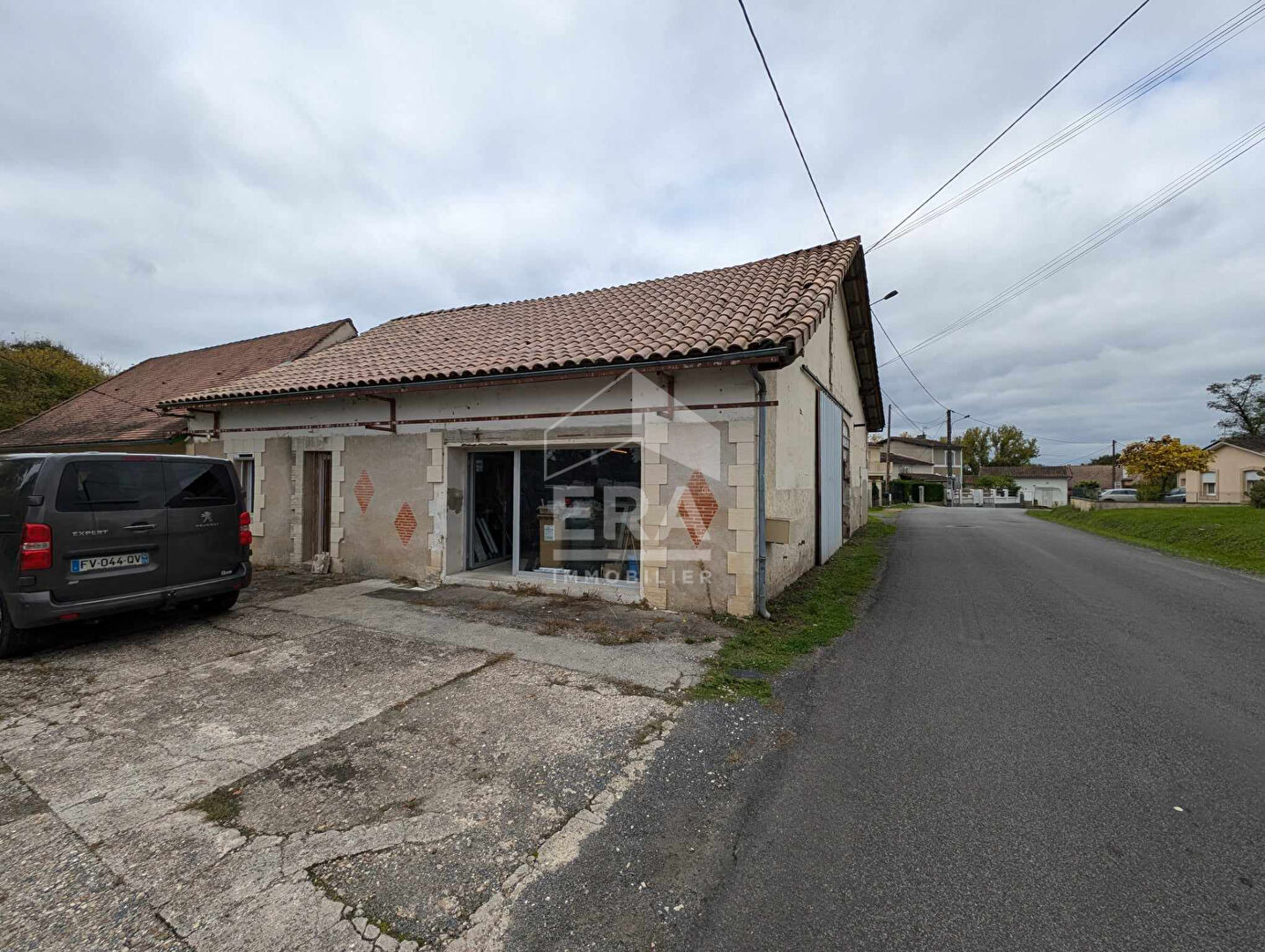 Photo Maison dépôt à vendre Montpon-Ménestérol 169,84 m2 image 1/3