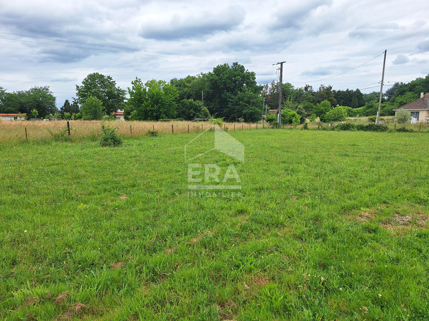 Terrain constructible 1015 m² à 5 minutes de Montpon Ménestérol.