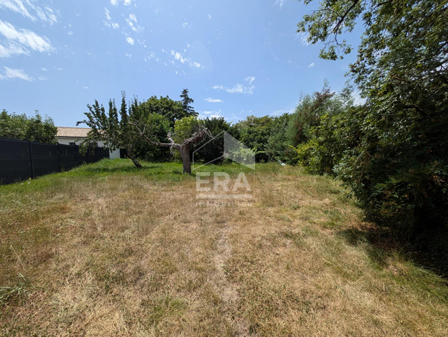 Terrain constructible à Montpon-Ménestérol de 838 m2