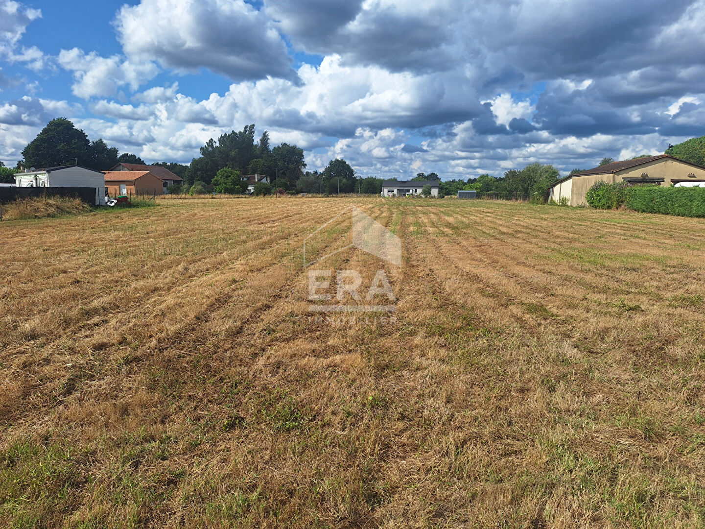 Photo Terrain à 10 minutes de Montpon Ménestérol 2494 m2. image 3/3