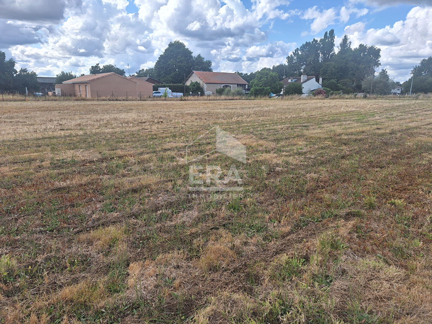 Photo Terrain à 10 minutes de Montpon Ménestérol 2494 m2. image 3/3