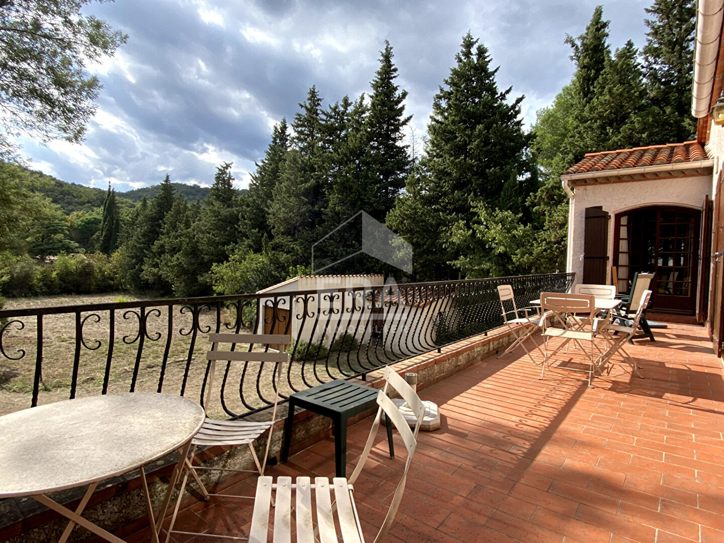 Photo A VENDRE- LES CLUSES - MAISON DE 203m2 - TERRAIN 4800 M2 image 5/6