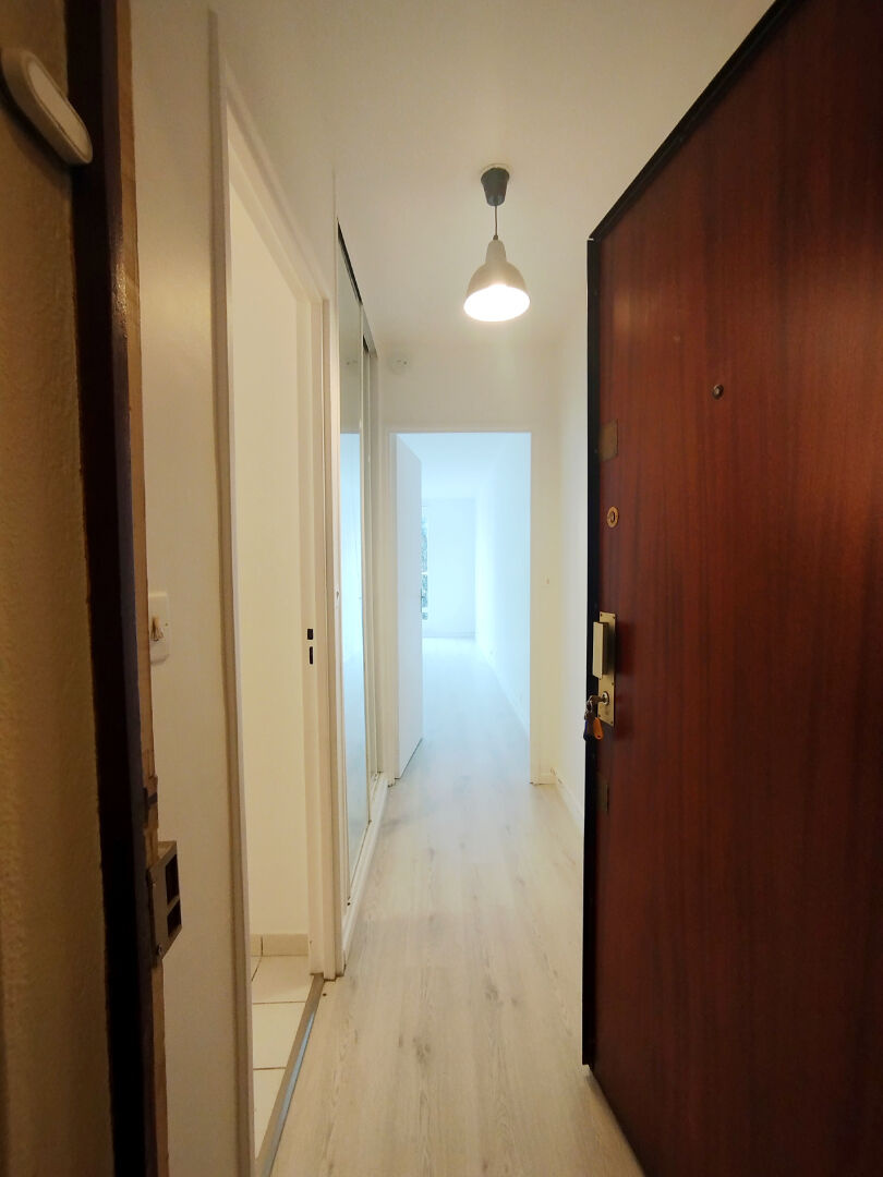 Photo CONTACT DIRECTEMENT PAR MAIL** Appartement Paris 1 pièce(s) 29.69 m2 - VIDE image 1/6