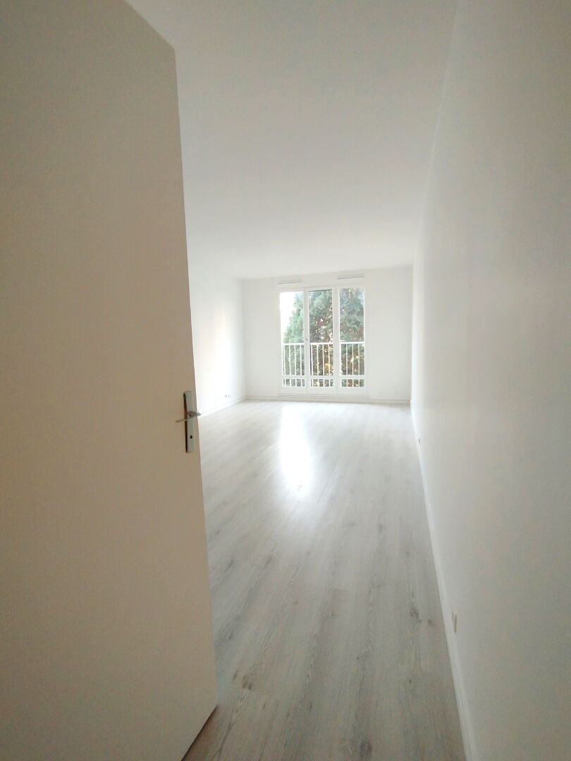 Photo CONTACT DIRECTEMENT PAR MAIL** Appartement Paris 1 pièce(s) 29.69 m2 - VIDE image 2/6