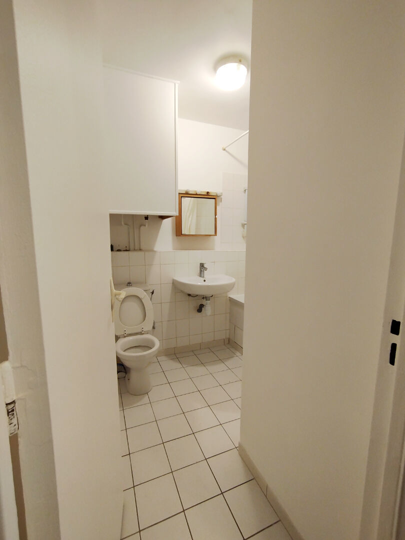 Photo CONTACT DIRECTEMENT PAR MAIL** Appartement Paris 1 pièce(s) 29.69 m2 - VIDE image 5/6