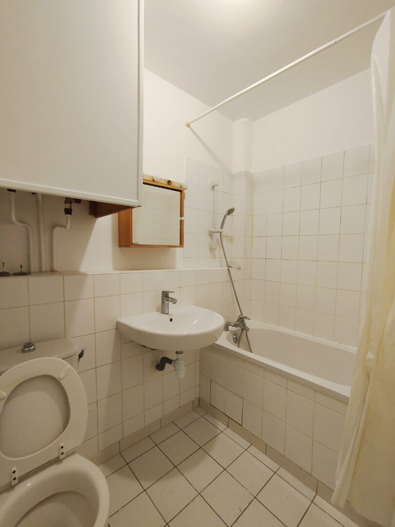 Photo CONTACT DIRECTEMENT PAR MAIL** Appartement Paris 1 pièce(s) 29.69 m2 - VIDE image 6/6
