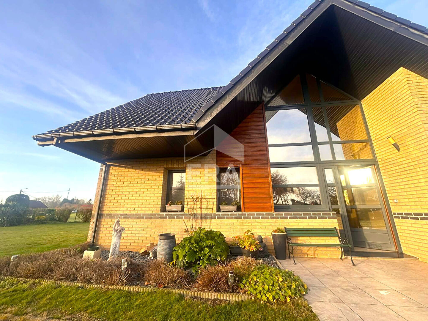 Maison d'architecte piscine et terrain de tennis