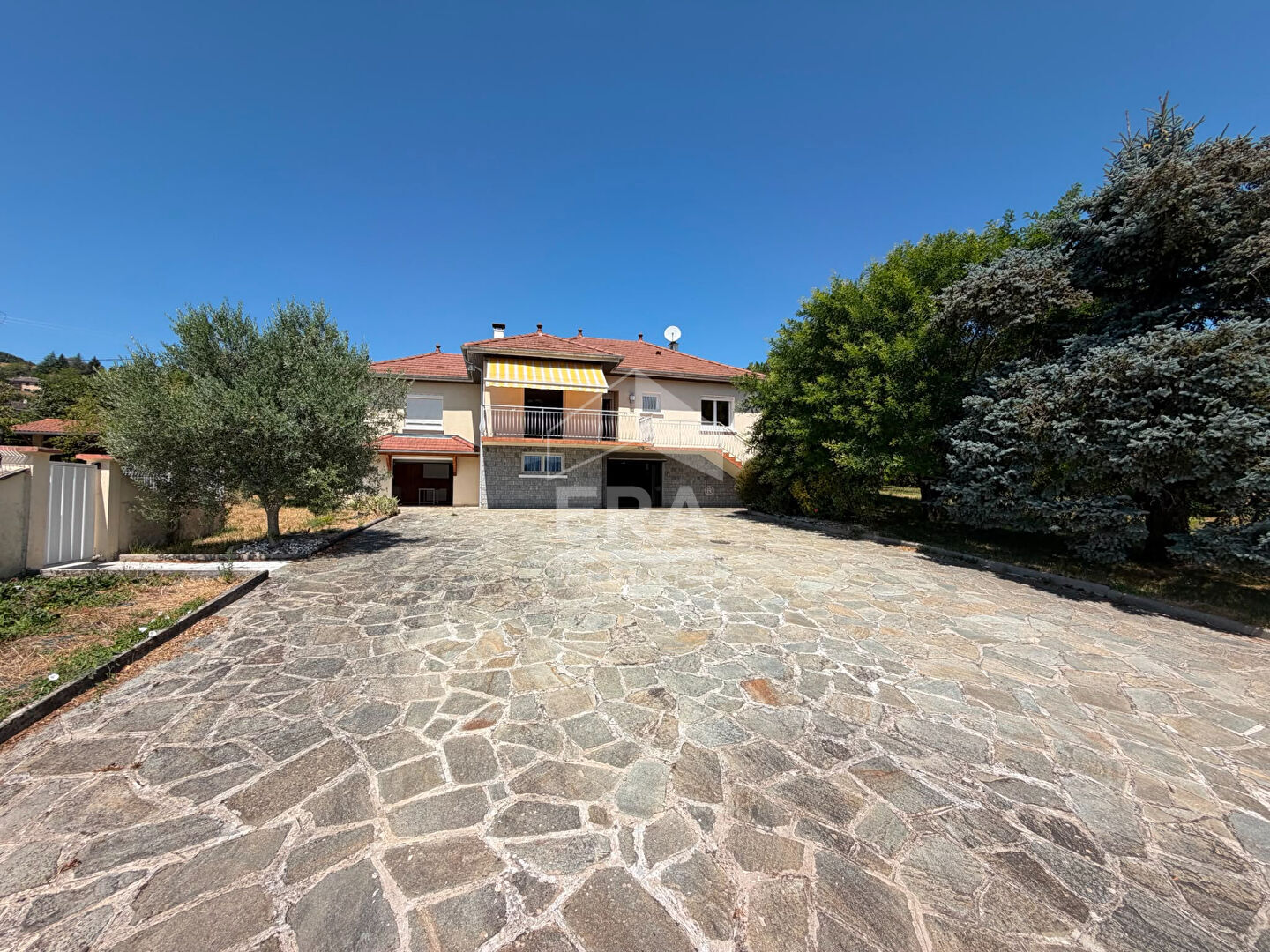 Maison Chirens 5 pièces de 153 m²